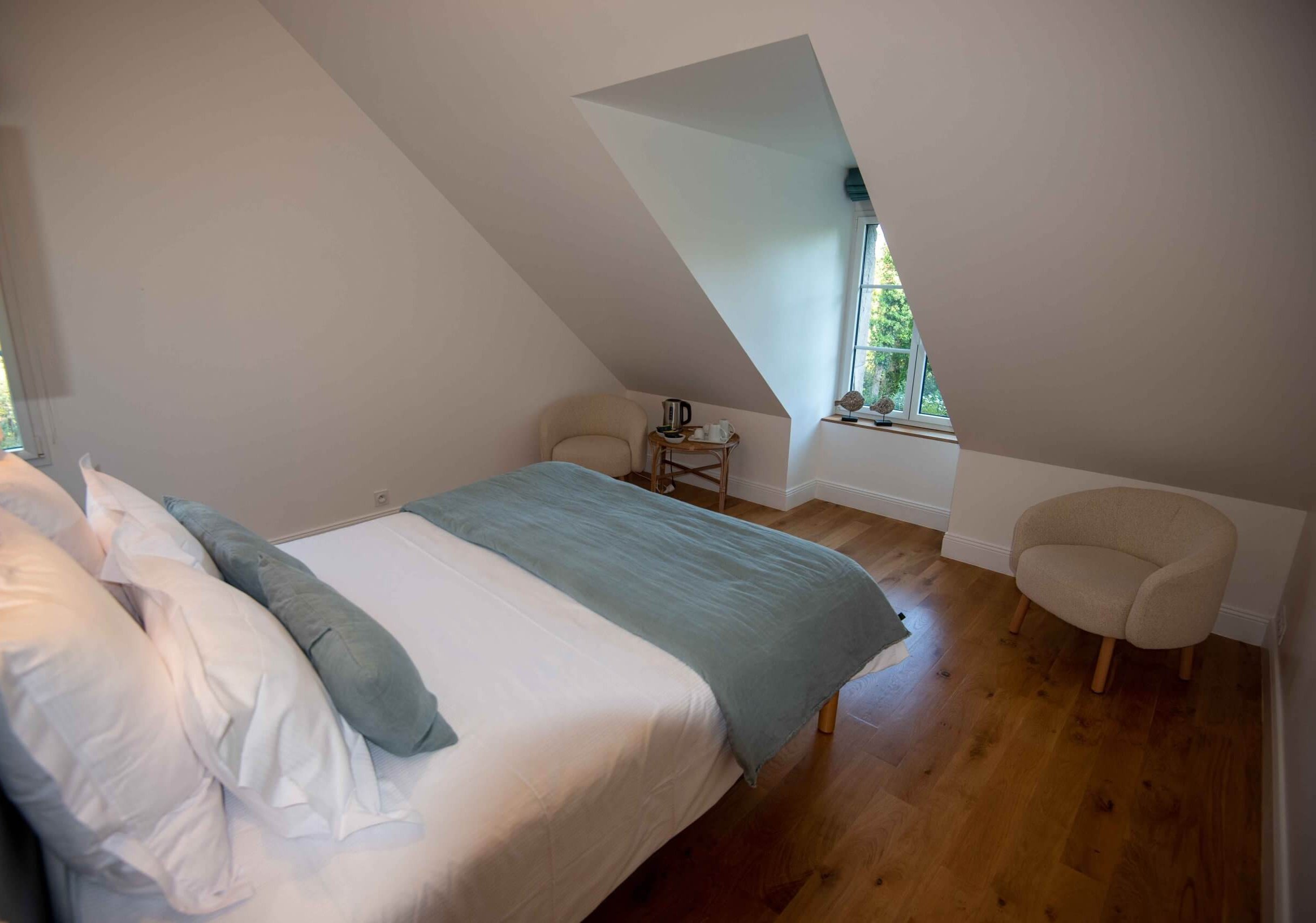 site Chambre Kerbilouet fauteilles
